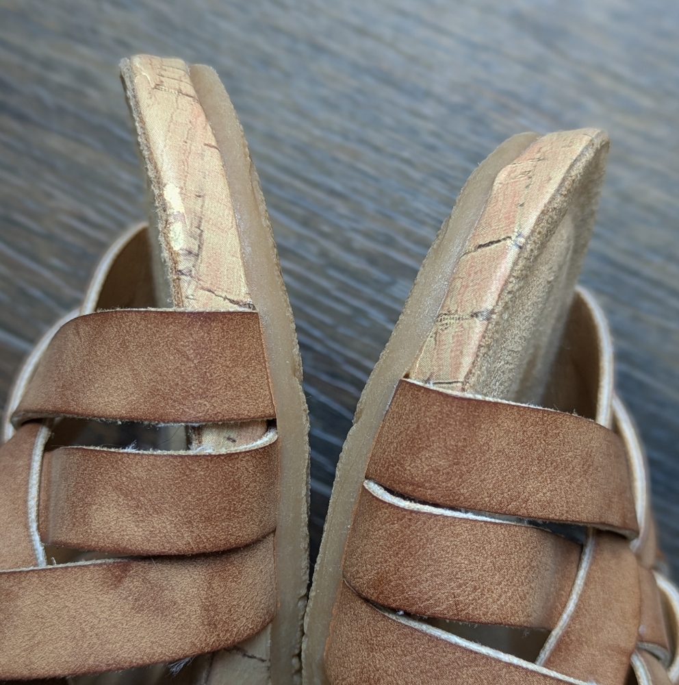 BOC Comfort Wedge Sz 8 Faux Leather Strappy Sandal Tan Slingback Granola Cushion - Picture 8 of 9